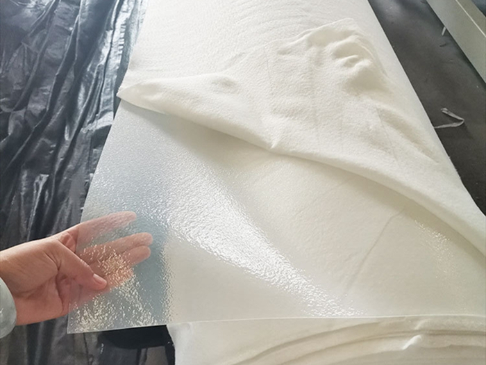 「長絲（sī）」兩布（bù）一膜複合土工膜